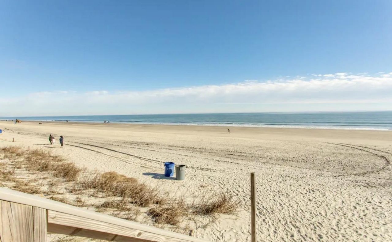 100 North Beach Blvd.  Photo 20