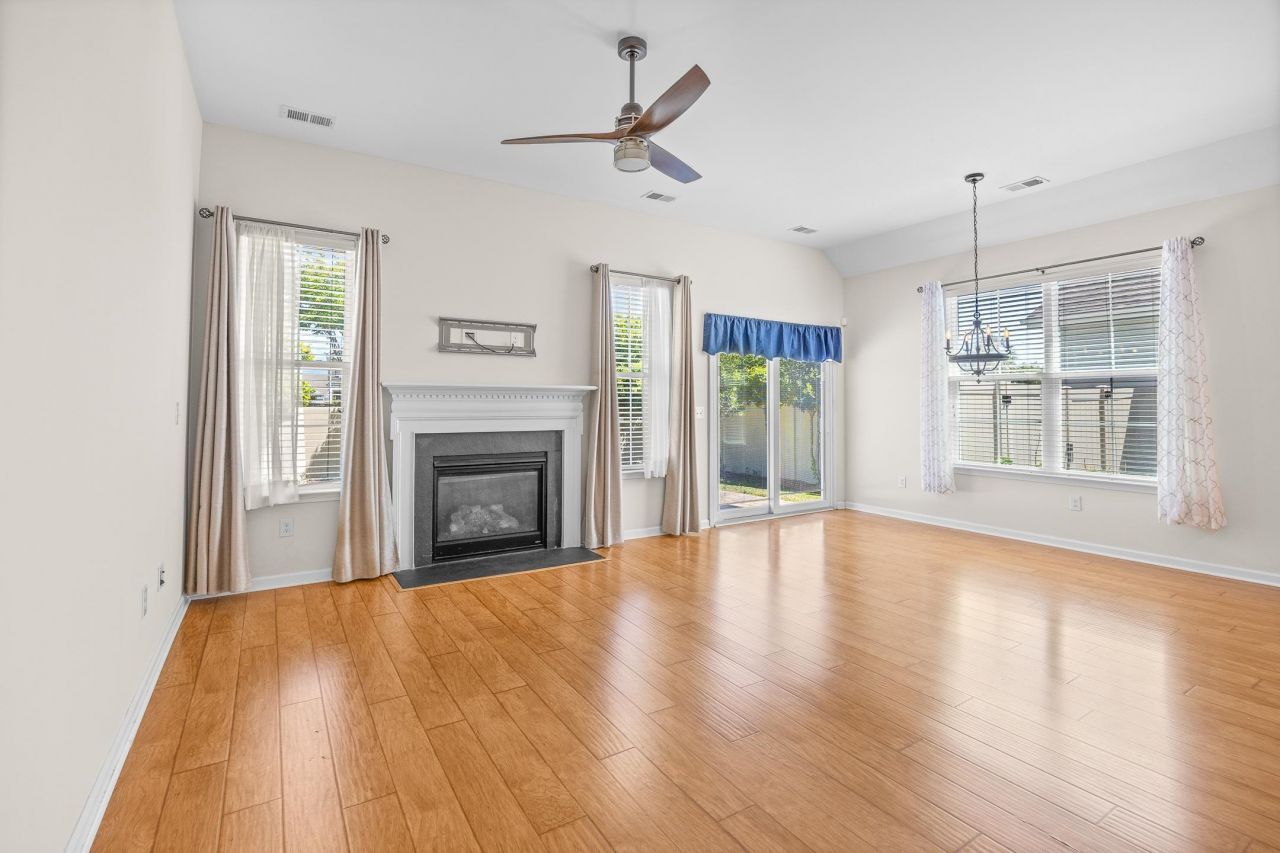 962 Witherbee Way Photo 17