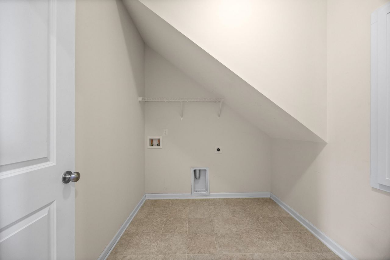 962 Witherbee Way Photo 4