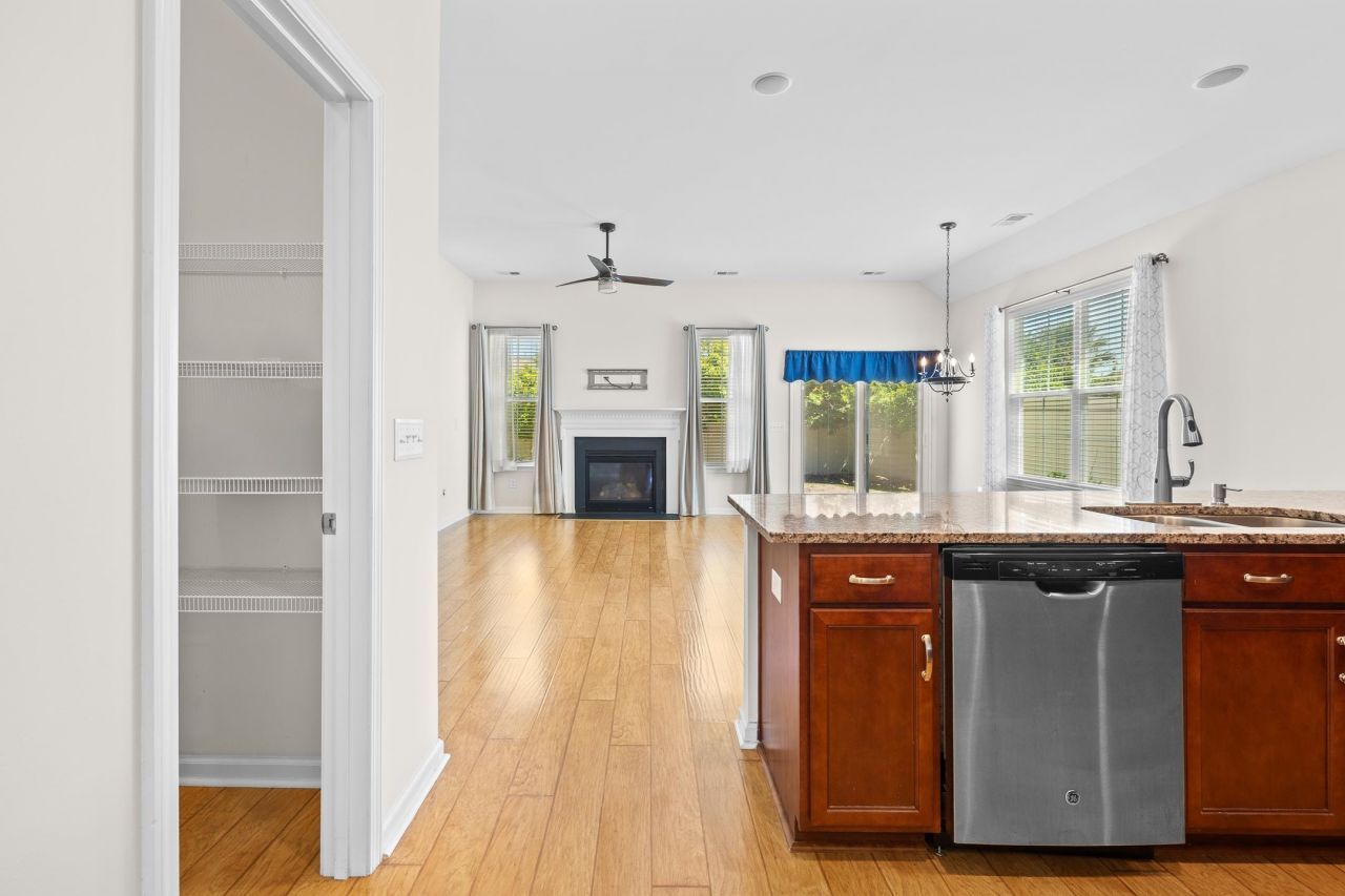 962 Witherbee Way Photo 5