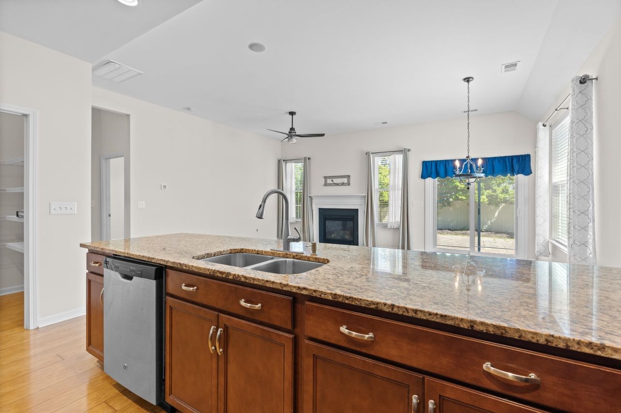 962 Witherbee Way Photo 6