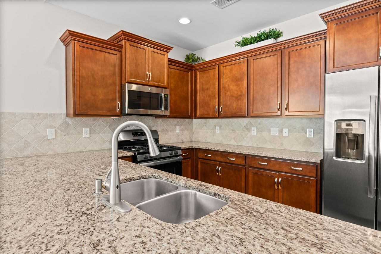 962 Witherbee Way Photo 8