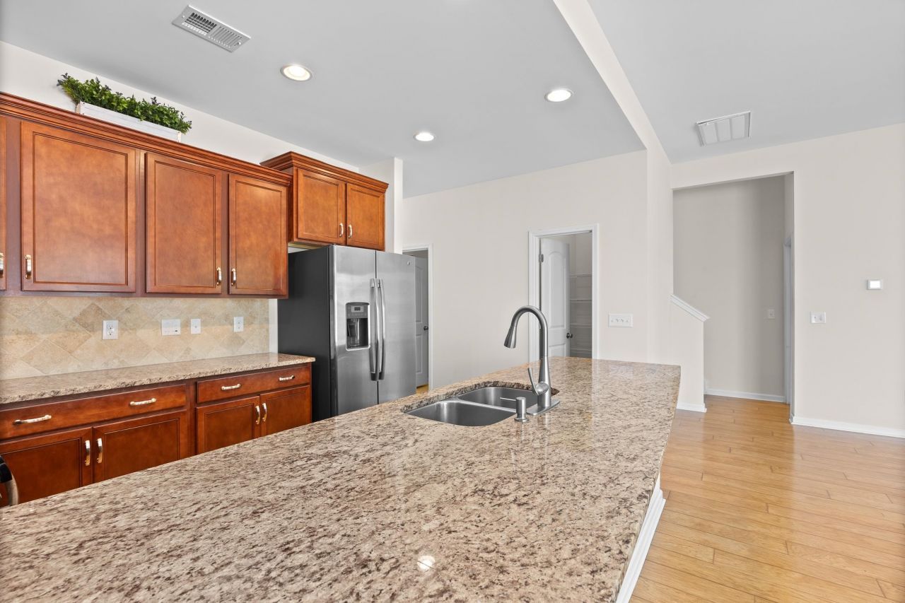 962 Witherbee Way Photo 9