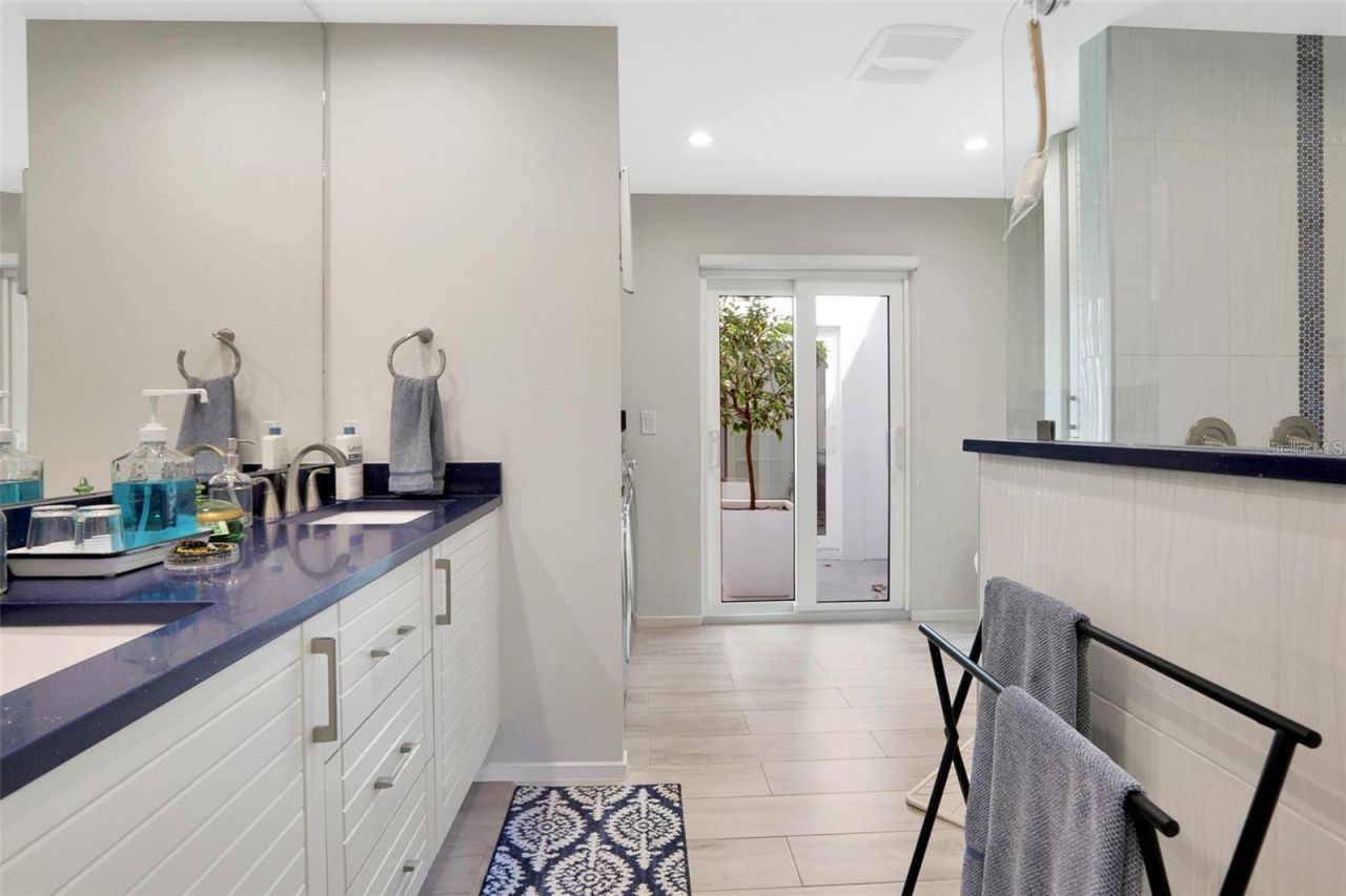 3694 Glen Oaks Manor Drive , Sarasota, FL 34232 Photo