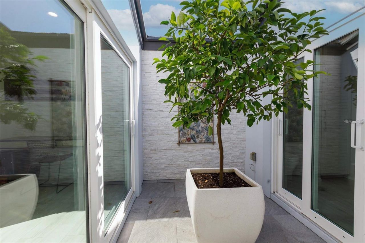 3694 Glen Oaks Manor Drive , Sarasota, FL 34232 Photo