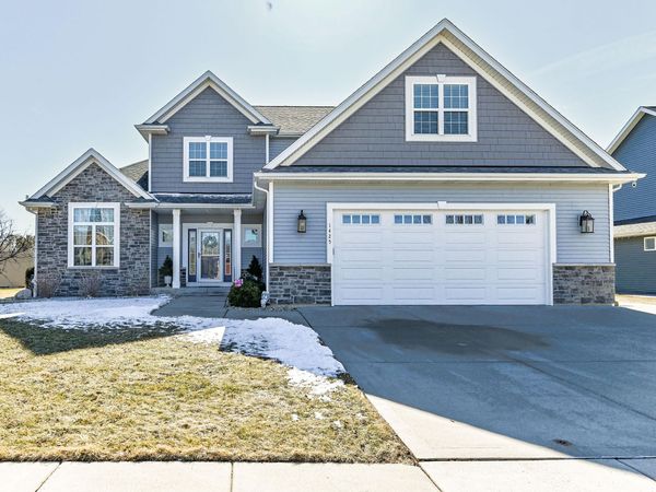 1425 Isabel Ln, Burlington, WI 53105