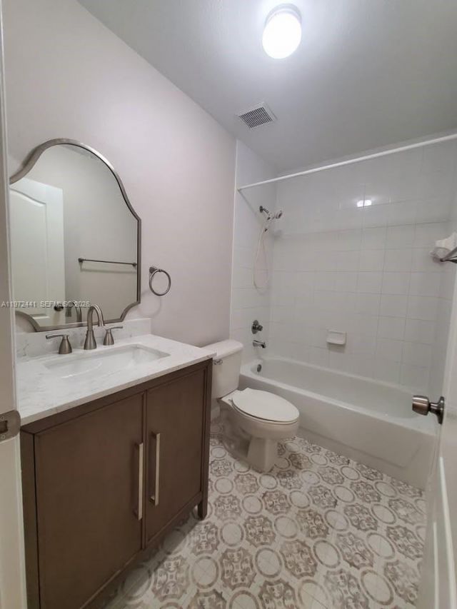 8360 NW 103rd St , Unit 204E, Hialeah Gardens, FL 33016 Photo