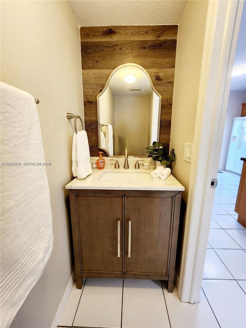 8360 NW 103rd St , Unit 204E, Hialeah Gardens, FL 33016 Photo