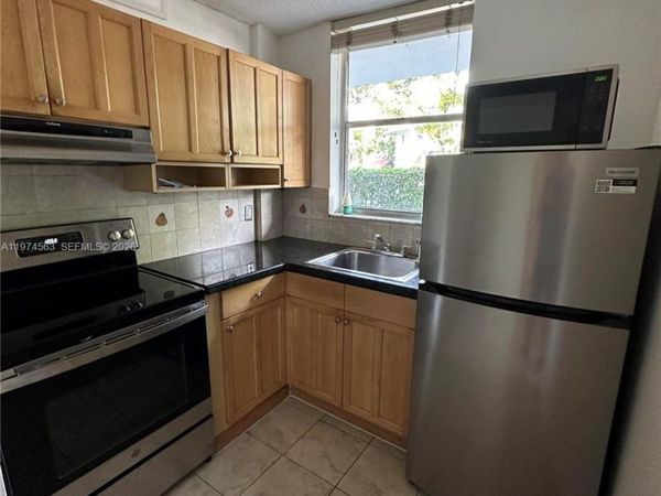 1801 S Treasure Dr , Unit 102, North Bay Village, FL 33141