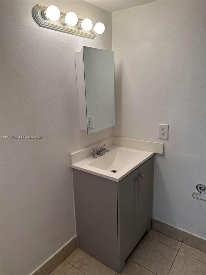 1801 S Treasure Dr, Unit 102, North Bay Village, FL 33141 Photo