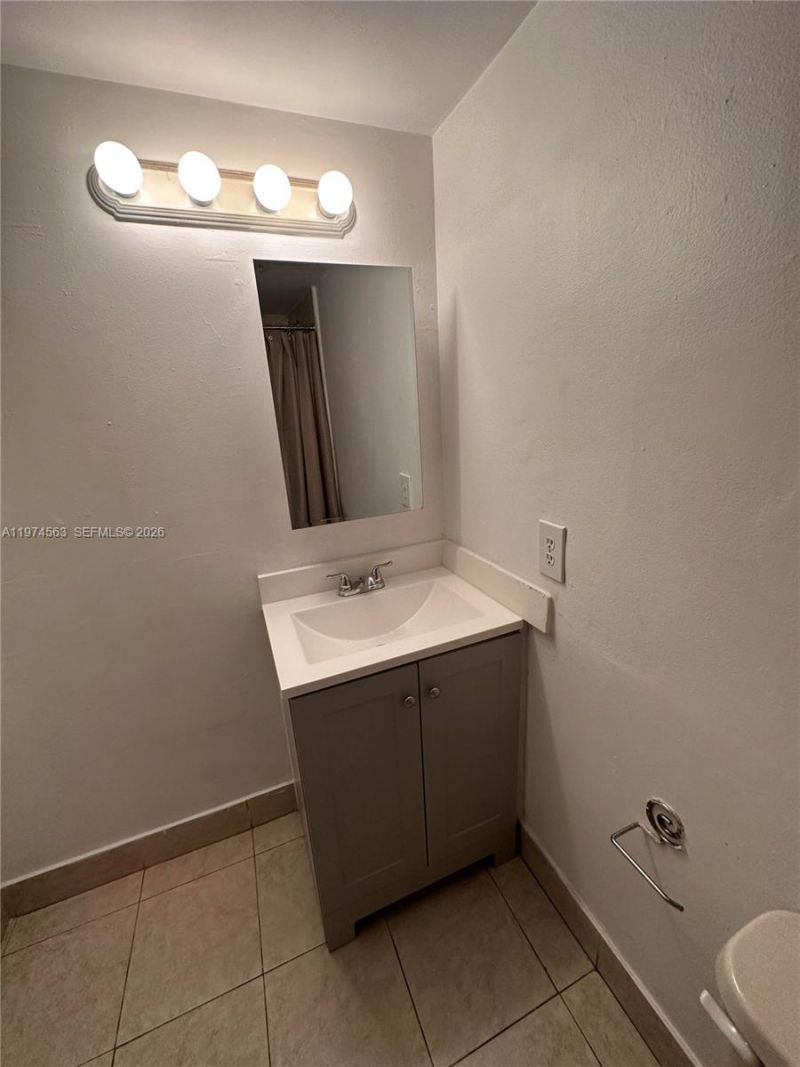 1801 S Treasure Dr, Unit 102, North Bay Village, FL 33141 Photo