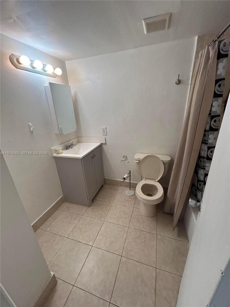 1801 S Treasure Dr, Unit 102, North Bay Village, FL 33141 Photo