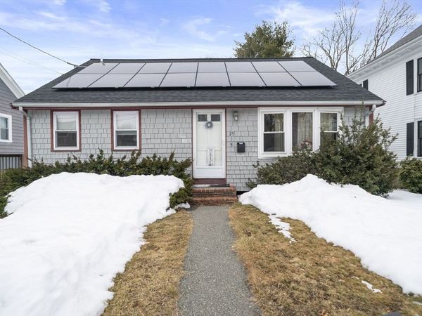 29 Hillcrest Ave, Brockton, MA 02301