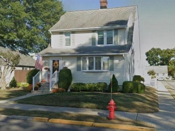 3 Jenessee Ct, Woodbridge, NJ 07095