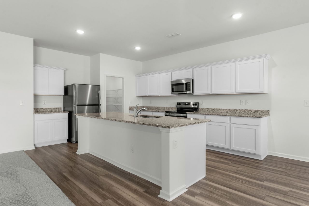 316 Sporting Dr  Photo 2