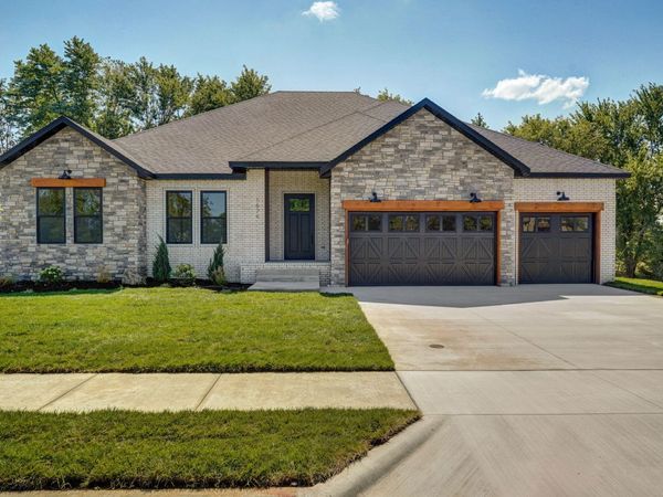 1676 E Cobblestone Drive , Ozark, MO 65721