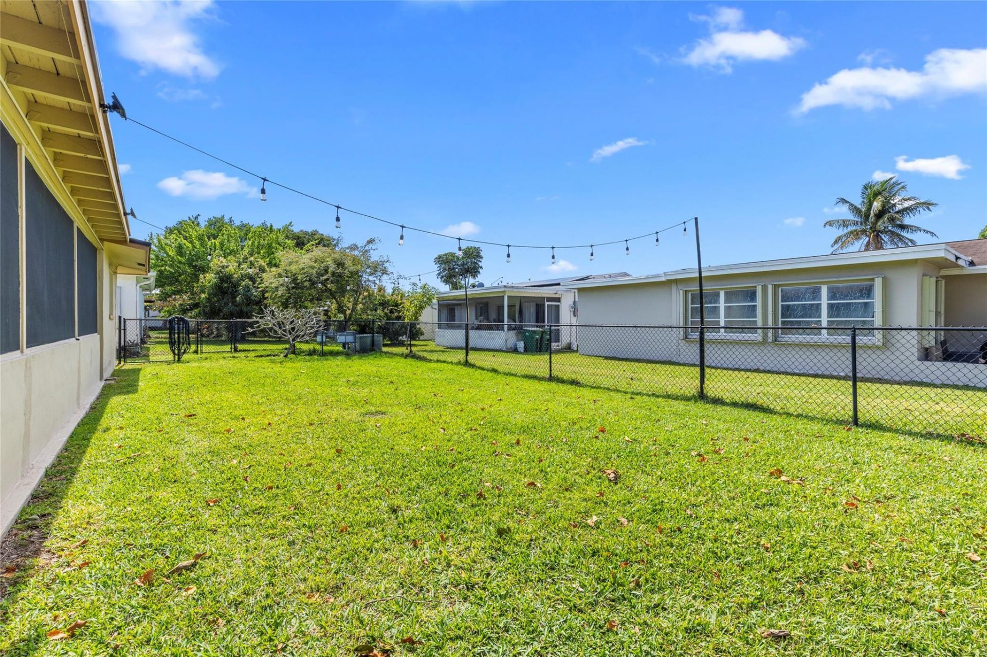 5607 NW 49th Avenue, Tamarac, FL 33319 Photo