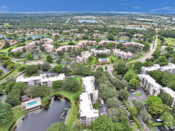 9480 Poinciana Pl, Unit 304, Davie, FL 33324