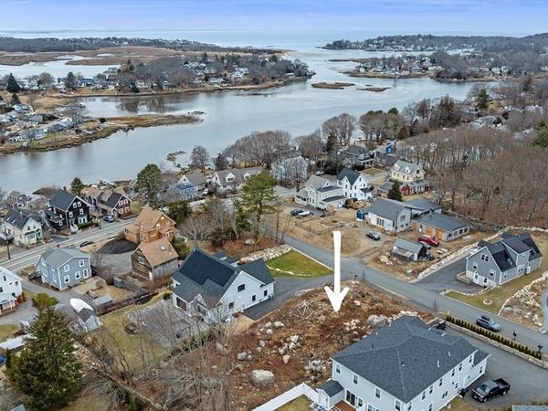 3 Deacon Farm Ln, Gloucester, MA 01930