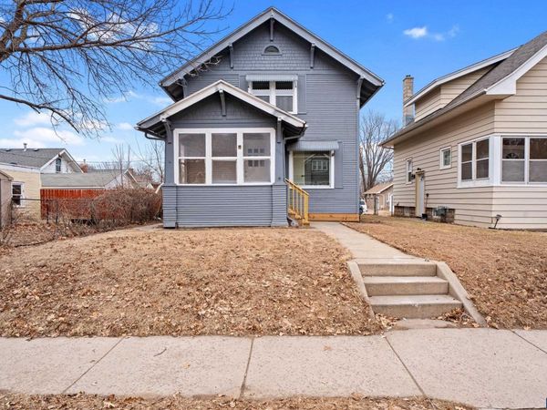 706 S Menlo Ave, Sioux Falls, SD 57104