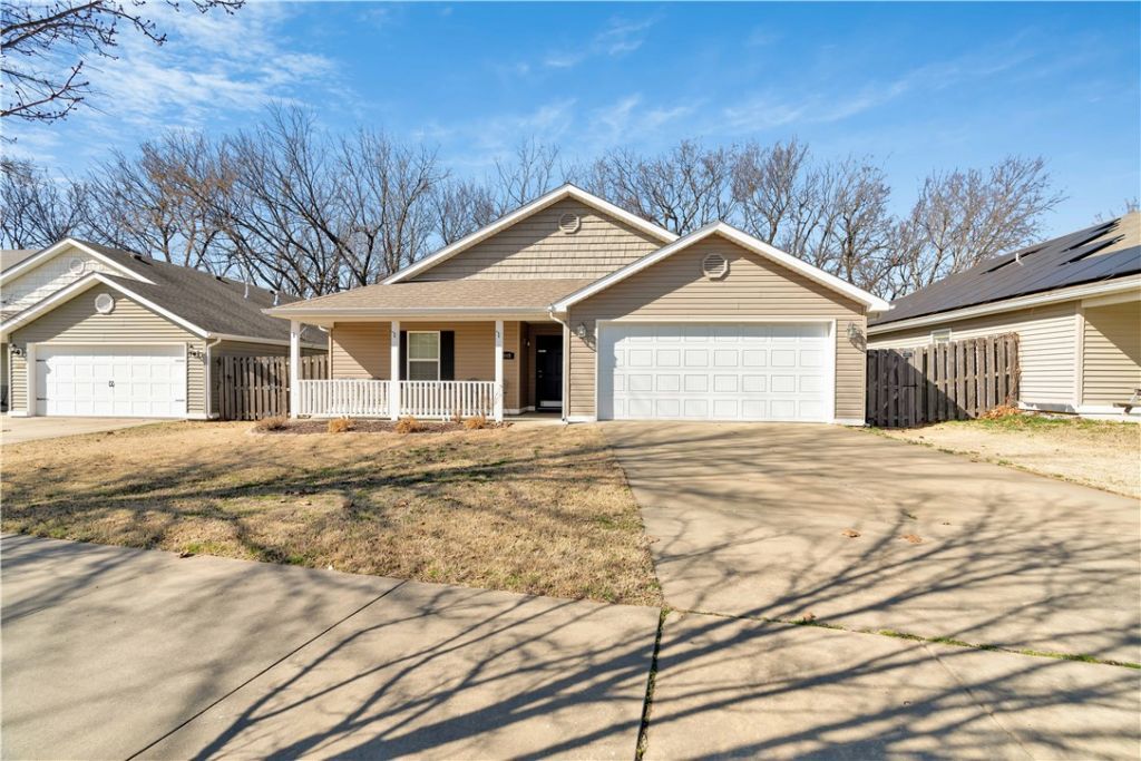 1449 S Holland Drive, Fayetteville, AR 72704 Main Photo