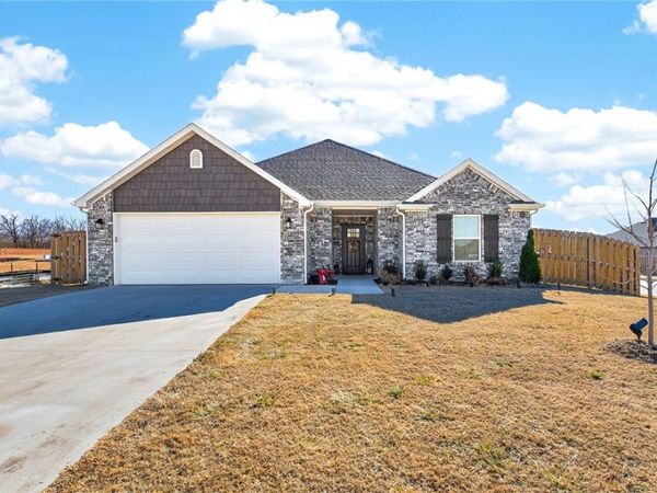 1201 Greendale Avenue , Lowell, AR 72745