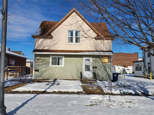 209 5th St W , Vinton, IA 52349