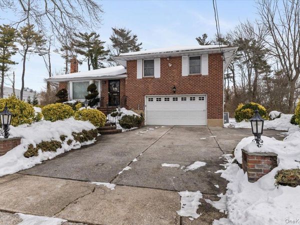 201 Martin Drive , Syosset, NY 11791