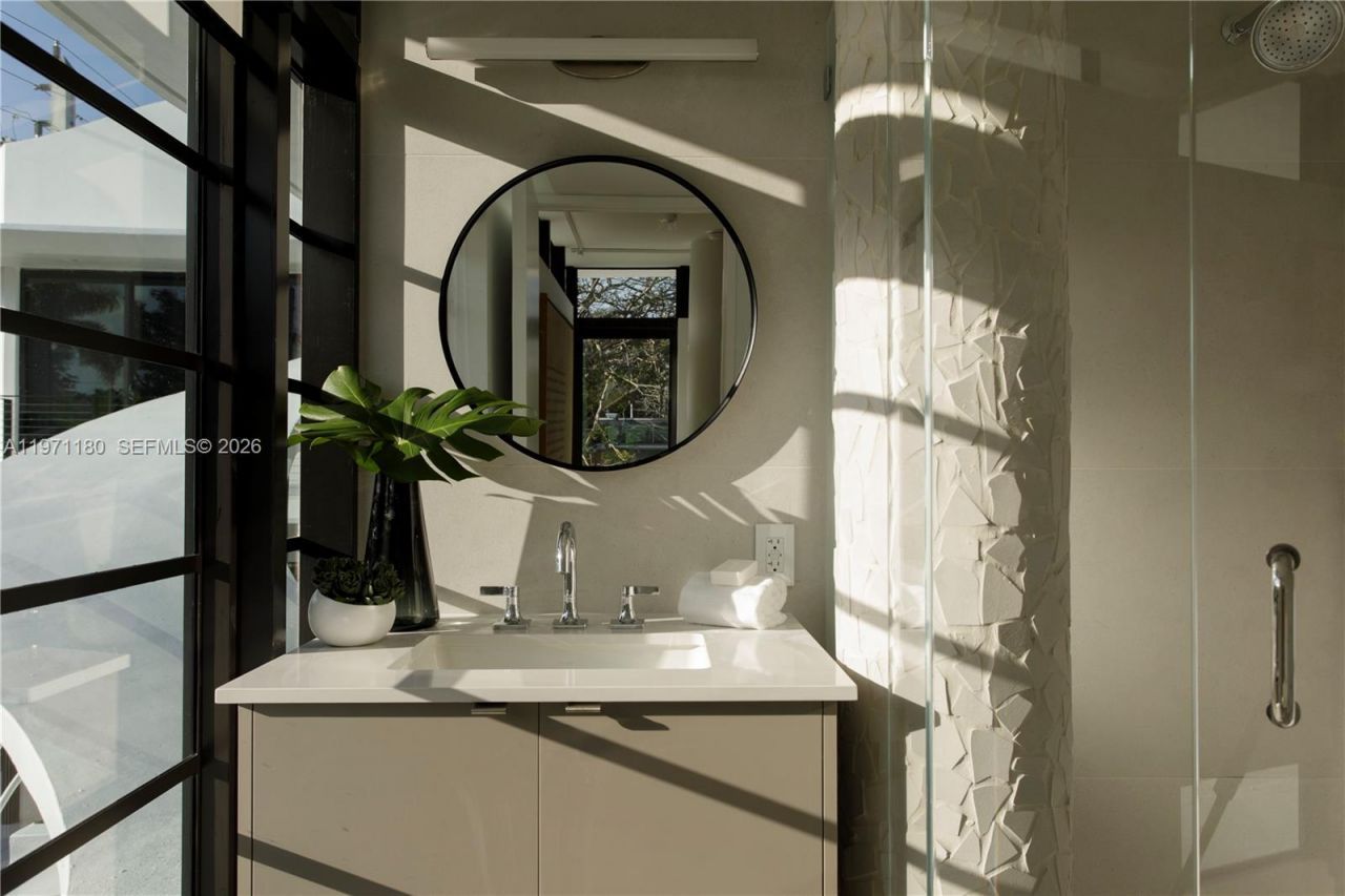 5261 NE 5th Ave , Miami, FL 33137 Photo