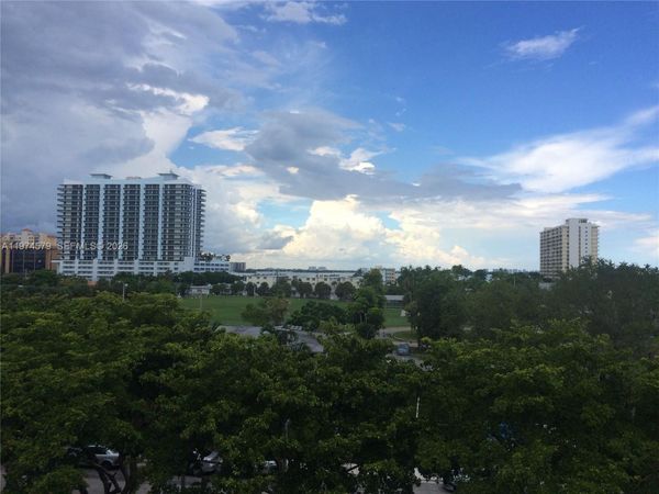 1801 S Treasure Dr, Unit 511, North Bay Village, FL 33141