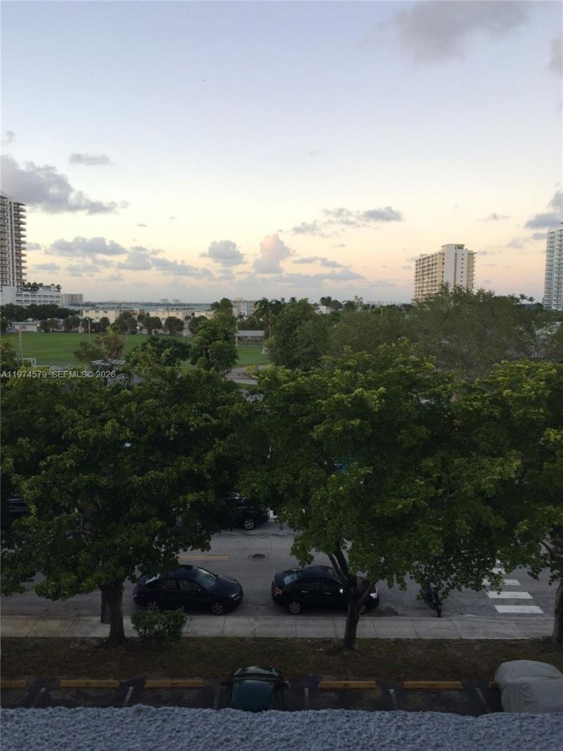 1801 S Treasure Dr, Unit 511, North Bay Village, FL 33141 Photo