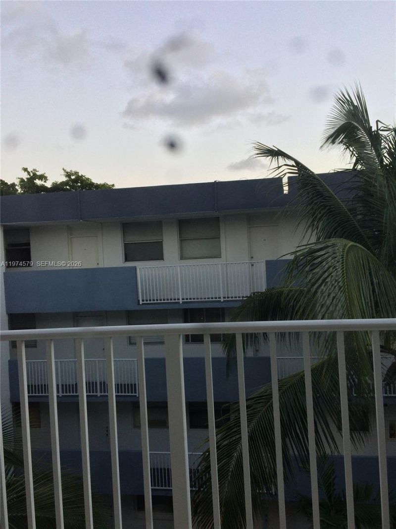 1801 S Treasure Dr, Unit 511, North Bay Village, FL 33141 Photo