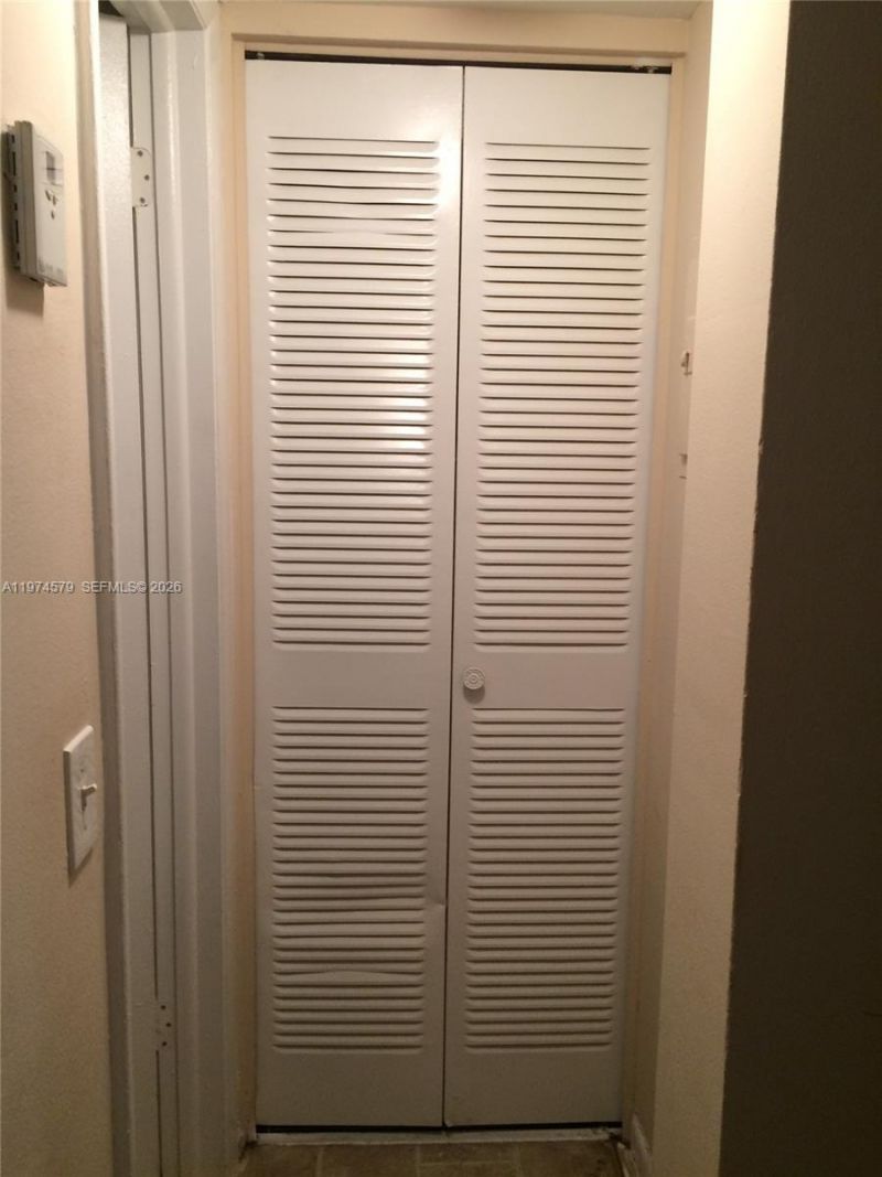 1801 S Treasure Dr, Unit 511, North Bay Village, FL 33141 Photo