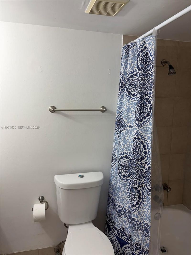 1801 S Treasure Dr, Unit 511, North Bay Village, FL 33141 Photo