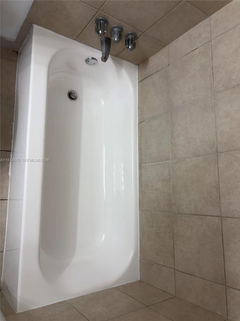 1801 S Treasure Dr, Unit 511, North Bay Village, FL 33141 Photo