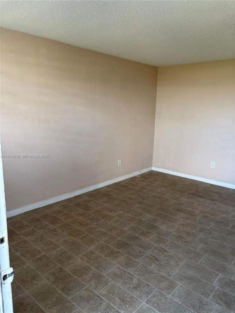 1801 S Treasure Dr, Unit 511, North Bay Village, FL 33141 Photo