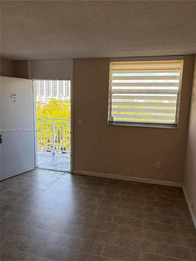 1801 S Treasure Dr, Unit 511, North Bay Village, FL 33141 Photo