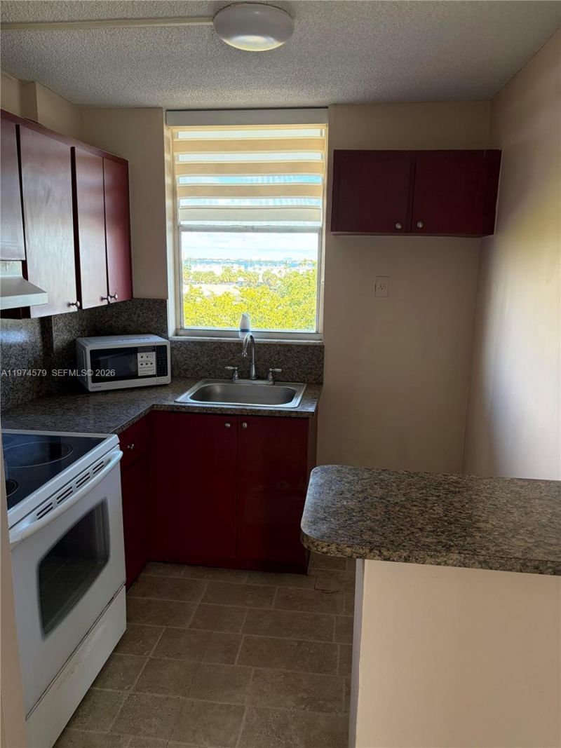 1801 S Treasure Dr, Unit 511, North Bay Village, FL 33141 Photo