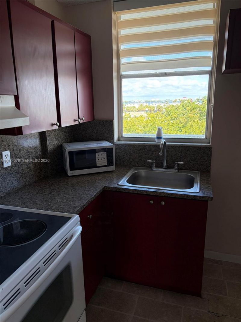 1801 S Treasure Dr, Unit 511, North Bay Village, FL 33141 Photo