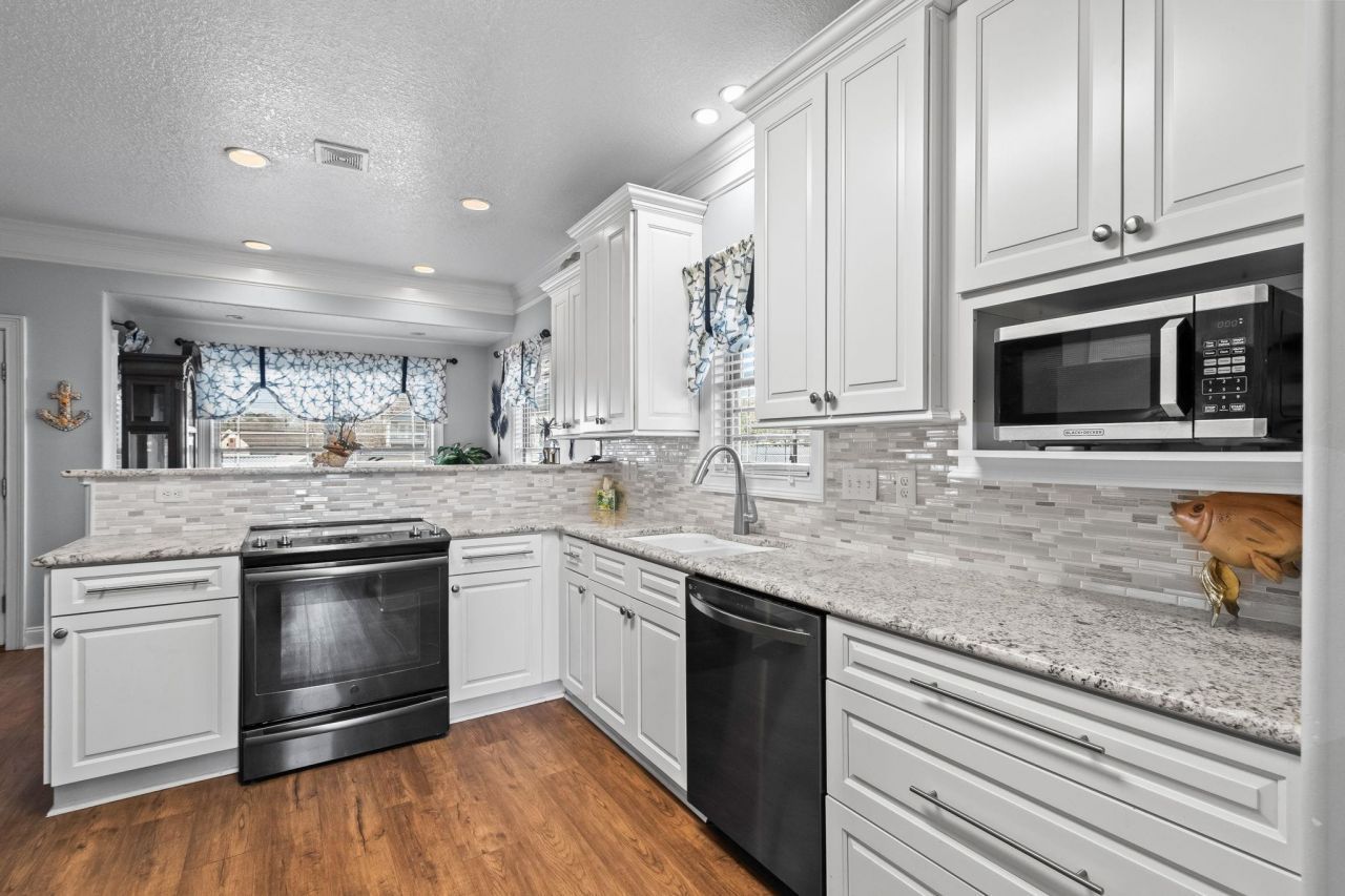 6001 - 6004 S Kings Hwy.  Photo 32