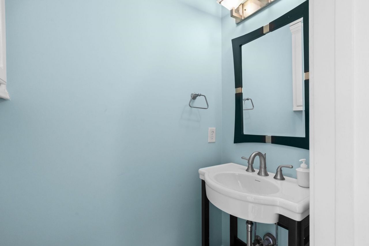 6001 - 6004 S Kings Hwy.  Photo 37