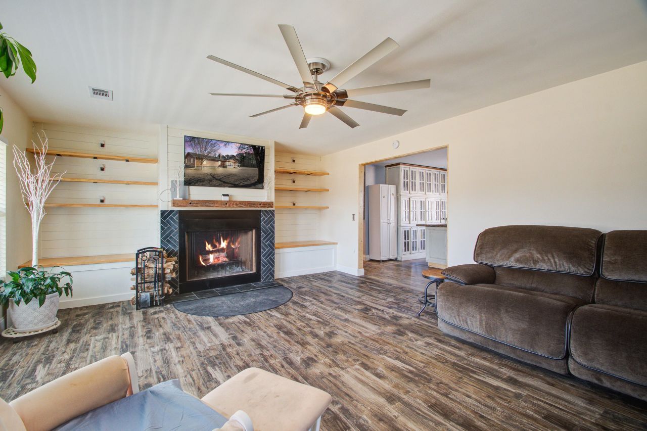 1930 Varner Street Photo 7