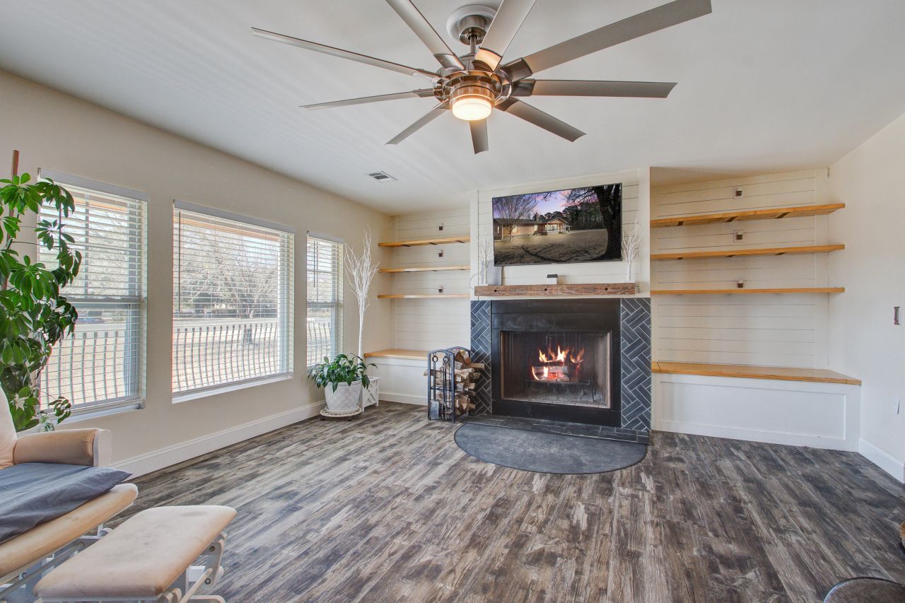 1930 Varner Street Photo 8