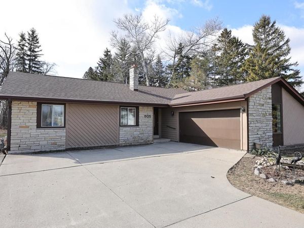 305 E Forest Hill AVENUE, Oak Creek, WI 53154