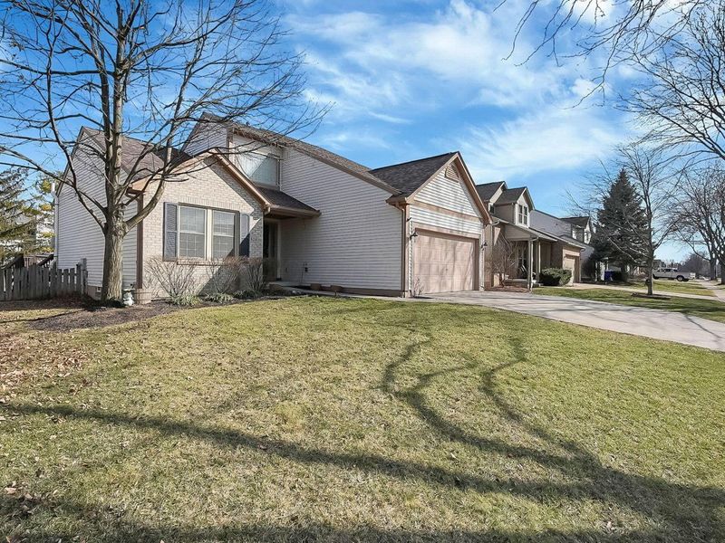 824 Cape Henry Drive, Columbus, OH 43228 Photo 2