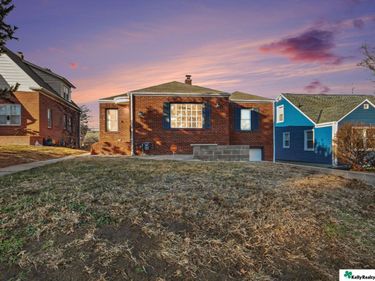 5006 Bedford Avenue , Omaha, NE 68104