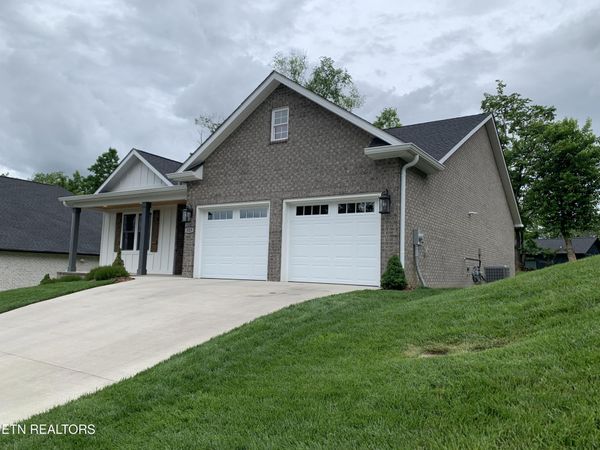 329 English Ivy Tr, Jonesborough, TN 37659