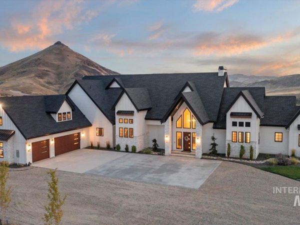 8011 Westridge Ln, Emmett, ID 83617