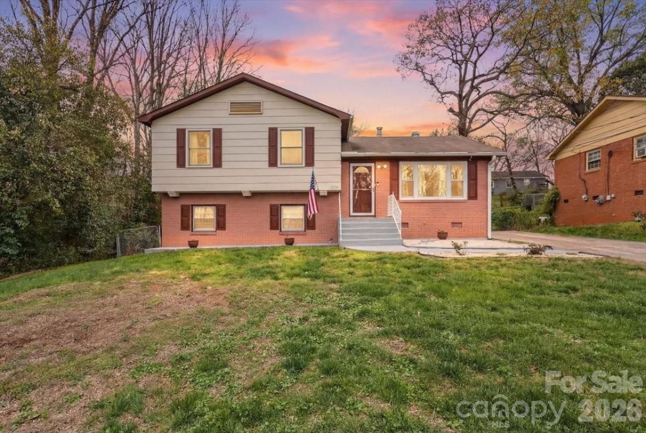 8224 Carrolwood Drive, Charlotte, NC 28217 Main Photo