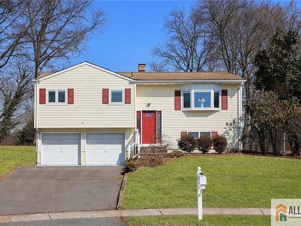 9 Nye Court, Piscataway, NJ 08854